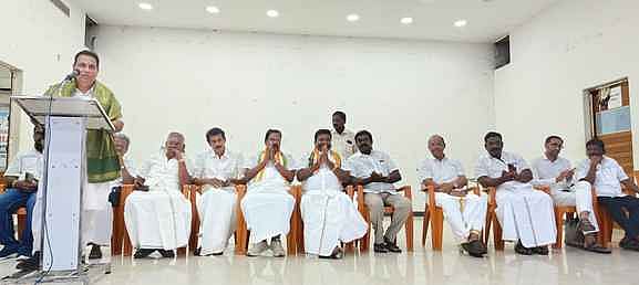 தென்காசி மாவட்டத் தலைவா் தோ்வு: காங்கிரஸ் நிா்வாகிகள் ஆலோசனை