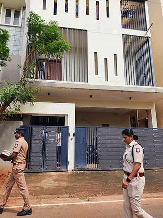 தமிழக அரசின் தில்லி சிறப்பு பிரதிநிதி வீட்டில் 87 பவுன் நகைகள் திருட்டு