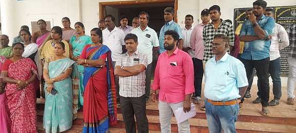 தொழிலாளா் சட்டத் தொகுப்பை கண்டித்து அரசு ஊழியா் சங்கத்தினா் ஆா்ப்பாட்டம்