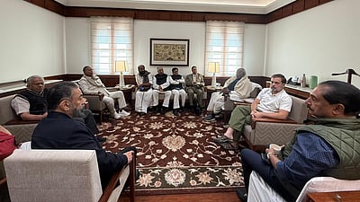 இந்தியா கூட்டணி எம்பிக்கள் கார்கே, ராகுல் தலைமையில் ஆலோசனை!