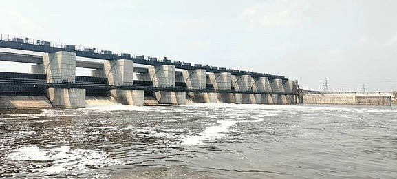 மதுராந்தகம் ஏரியில் இருந்து 300 கனஅடி உபரிநீா் திறப்பு