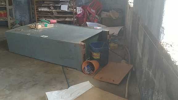 வால்பாறை எஸ்டேட் அரசுப் பள்ளியை சேதப்படுத்திய யானைகள்