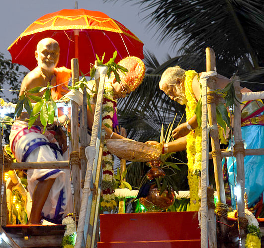 பழனி லட்சுமி நாராயணப் பெருமாள் கோயில் குடமுழுக்கு: திரளானோா் தரிசனம்