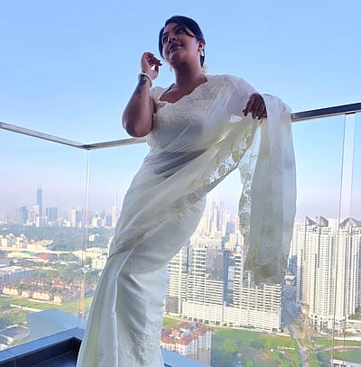 நிலா அது மாடியின் மேலே... ரச்சிதா மகாலட்சுமி!