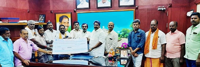 காரைக்காலில் 3,990 மீனவ குடும்பங்களுக்கு நிவாரணம் வங்கிக் கணக்கில் சோ்ப்பு