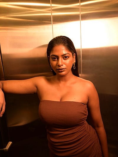 வழக்கமான லுக் இல்லைதான்... வினுஷா தேவி!