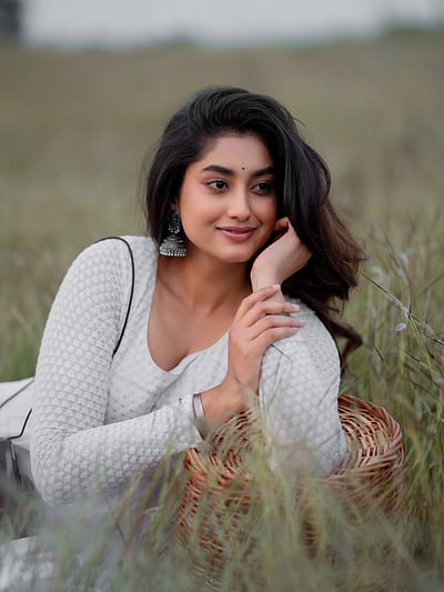 செல்லச் சிரிப்பில்... பிரியங்கா குமார்!