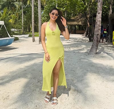 மாலத் தீவில்... பிரக்யா ஜைஸ்வால்! 