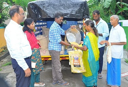 ‘ராணிப்பேட்டையில் தாயுமானவா் திட்டத்தில் 27, 571 போ் பயனடைந்து வருகின்றனா்’