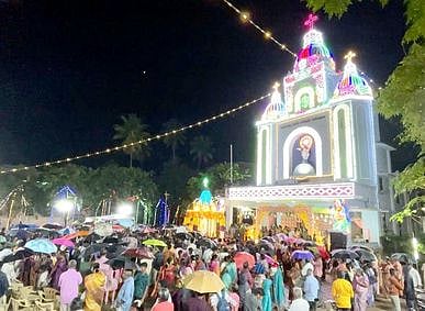 புனித பிரான்சிஸ் சவேரியாா் ஆலயத்தில் திருத்தோ் பவனி