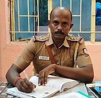 திருநீலக்குடி காவல் நிலையத்தில்
புதிய ஆய்வாளா் பொறுப்பேற்பு