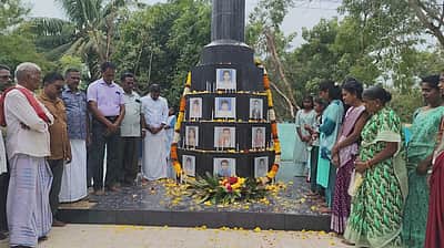 வேதாரண்யம் பள்ளி வேன் விபத்தில் உயிரிழந்தவர்களுக்கு நினைவஞ்சலி!