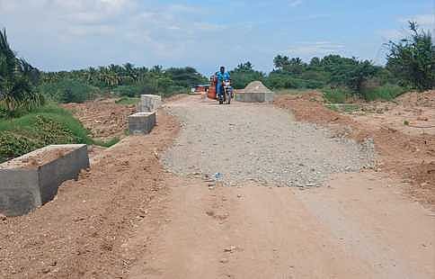 கோம்பை - பல்லவராயன்பட்டி இணைப்புச் சாலைப் பணிகளை
விரைந்து முடிக்க வலியுறுத்தல்