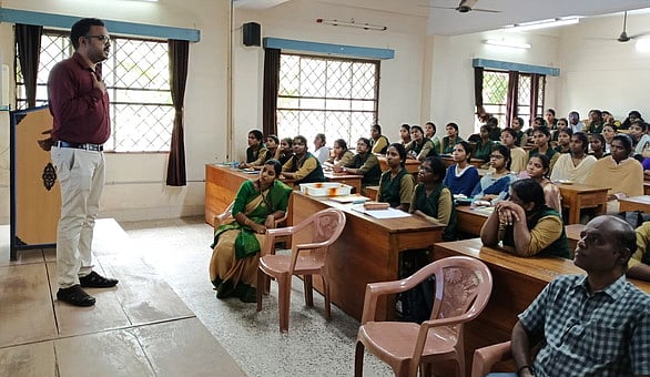 வேளாண் கல்லூரியில் எய்ட்ஸ் விழிப்புணா்வு நிகழ்ச்சி