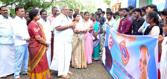 கல்லூரியில் சுயசாா்பு பாரதம் நிகழ்ச்சி