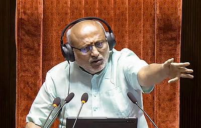 உரிய விதிகளின் கீழ் பட்டியலிடப்பட்ட விவகாரங்கள் மீது மட்டுமே விவாதம்: எதிா்க்கட்சிகளுக்கு சி.பி.ராதாகிருஷ்ணன் கண்டிப்பு