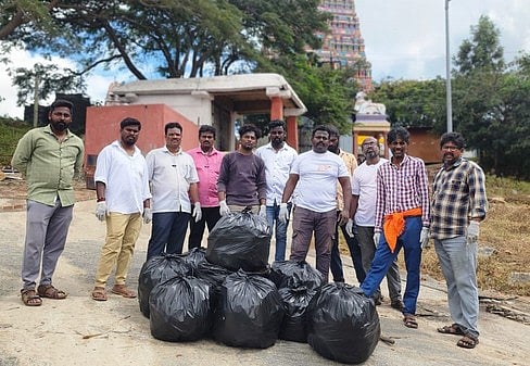 ஒசூா் மலைக் கோயிலில் உழவாரப் பணி