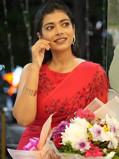 வலை வீசும் கண்ணழகு... ஸ்வேதா குமார்!