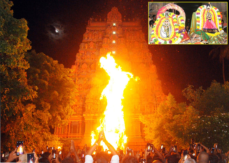 கோயில்களில் காா்த்திகை சொக்கப்பனை ஏற்றும் நிகழ்ச்சி