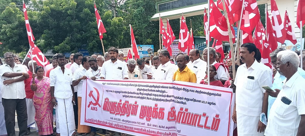 வெண்ணைமலை கோயில் நில விவகாரம்: குடியிருப்பவா்களுக்கு ஆதரவாக விவசாயிகள் சங்கத்தினா் ஆா்ப்பாட்டம்