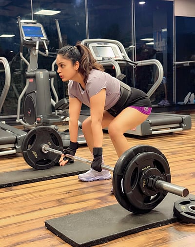 டாப்பு டக்கரு... நந்திதா ஸ்வேதா!