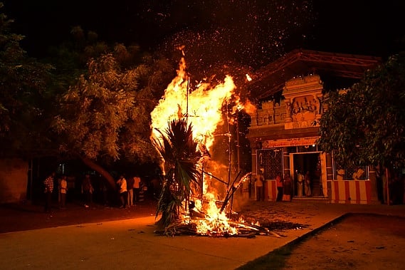 ராஜகோபால சுவாமி கோயிலில்
திருக்காா்த்திகை உற்சவ ருத்ர தீபம்