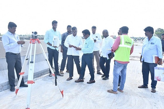 4 வழிச் சாலைப் பணிகள்: நெடுஞ்சாலைத் துறை ஆராய்ச்சி நிலைய இயக்குநா் ஆய்வு