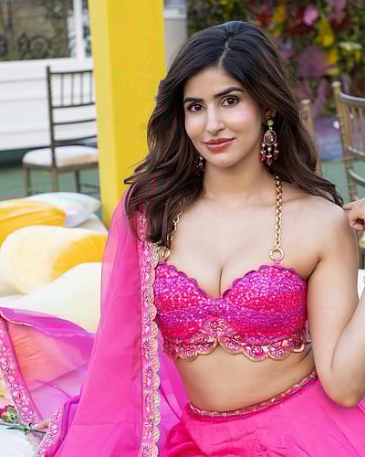 மனதைக் கடந்து நடனமாடவும் ஒப்பனை கலையாமல் இருப்பதற்கும் இடையே... சாக்‍ஷி மாலிக்!