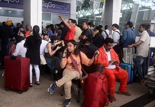 சென்னை விமான நிலையத்தில்
7-ஆவது நாளாக 71 விமான சேவை ரத்து