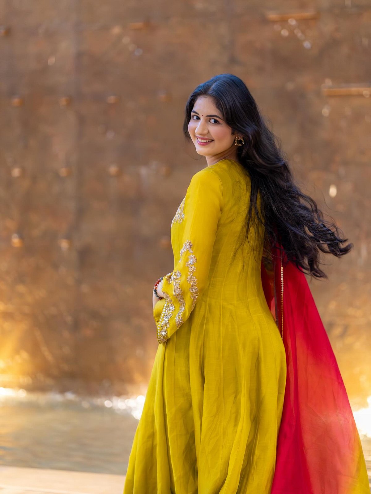 வீக் என்ட் உற்சாகம்... ஹர்ஷாலி மல்ஹோத்ரா!