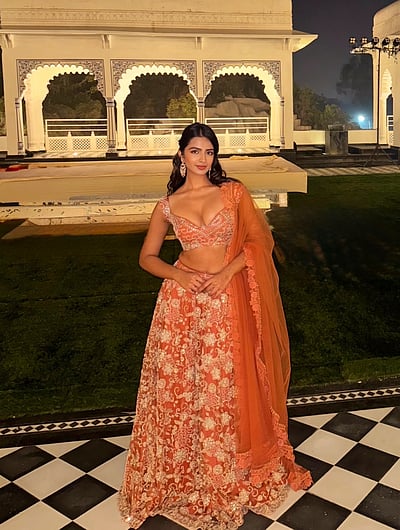 இசையிரவின் நடனம்... ஸ்ருதி சௌகான்!