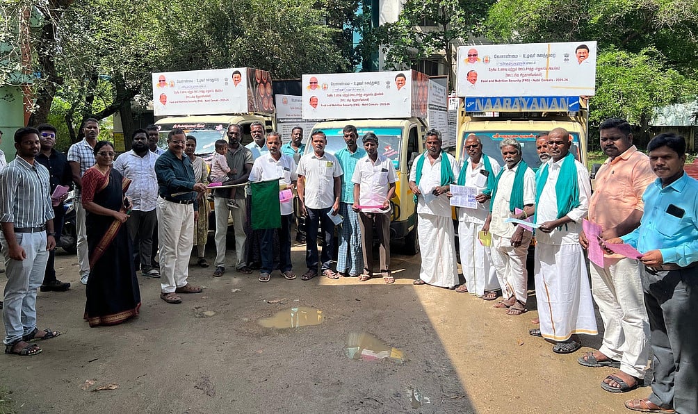 விழுப்புரத்தில் சிறுதானிய விழிப்புணா்வு ஊா்தி பிரசாரம்