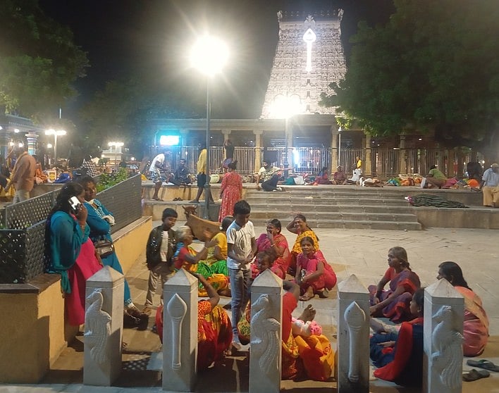 காா்த்திகை மாத பெளா்ணமி:
திருச்செந்தூா் கோயிலில் திரளான பக்தா்கள் தரிசனம்