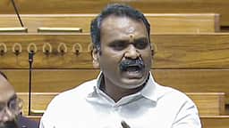 மத்திய அமைச்சா் எல்.முருகனை 
பாஜக தொண்டா்கள் முற்றுகை