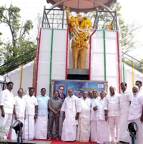 அம்பேத்கா் சிலைக்கு துணைநிலை ஆளுநா், தலைவா்கள் மரியாதை!