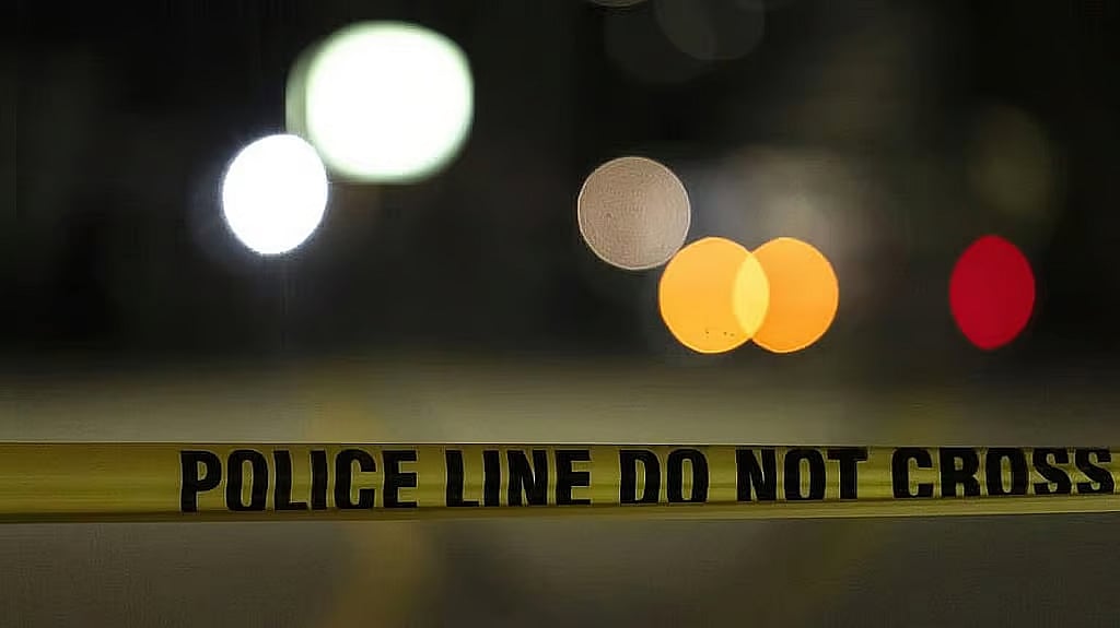 ஜம்மு-காஷ்மீர்: பள்ளத்தில் கார் விழுந்ததில் ஒரே குடும்பத்தைச் சேர்ந்த 4 பேர் பலி