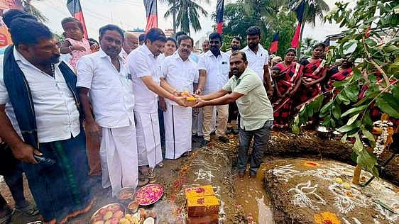 எருமப்பட்டி ஒன்றியத்தில் வளா்ச்சித்
திட்டப் பணிகளுக்கு பூமிபூஜை