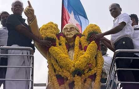 கந்தா்வகோட்டையில் அம்பேத்கா் நினைவு நாள்!