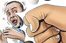 மாணவரை ஆசிரியா் அடித்த சம்பவம்: போலீஸாா் விசாரணை