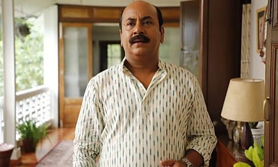 கொல்கத்தாவில் பேருந்து மீது கார் மோதல்: காயமின்றி தப்பிய பிரபல நடிகர் 