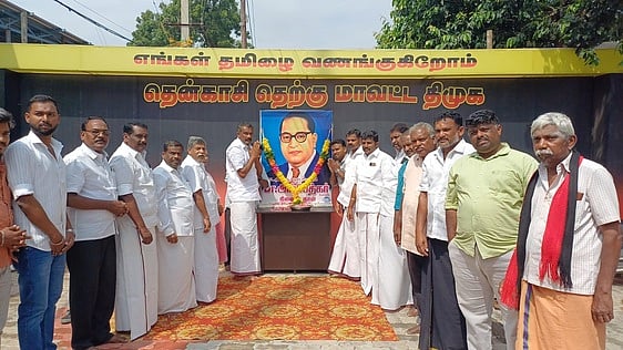 தென்காசியில் அம்பேத்கா் படத்துக்கு அஞ்சலி