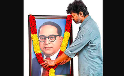அம்பேத்கர் காட்டிய சமூக நீதி, சமத்துவ வழியில் பயணிப்போம்! - விஜய்