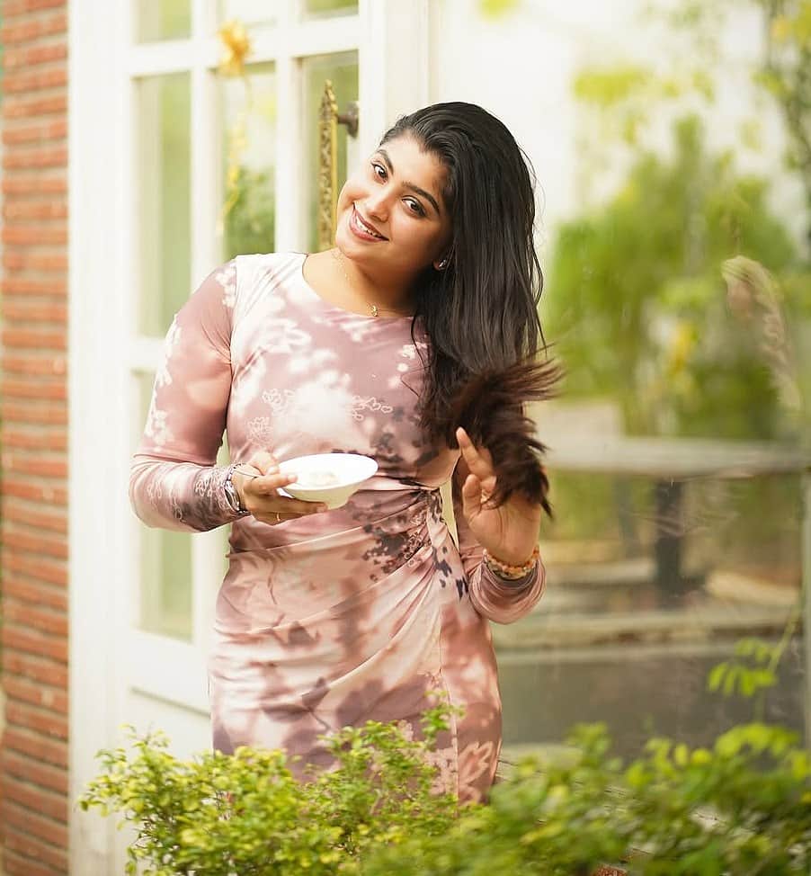 புதிய புன்னகை... ஸ்வேதா டோரத்தி! 