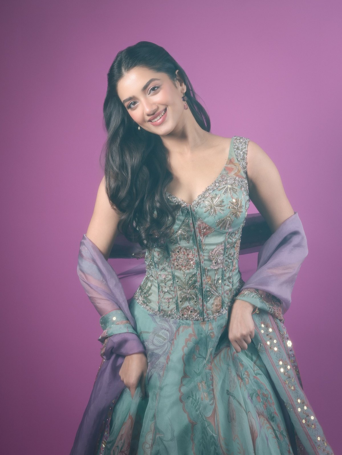 பிரியமுடன்... பாக்யஸ்ரீ போர்ஸ்!