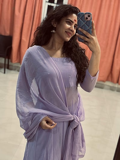 அமைதி கிடைத்த இடம்... செளந்தர்யா! 