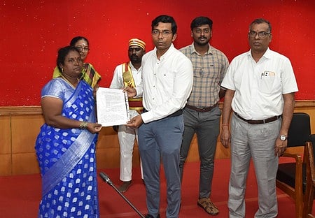 மக்கள் குறைதீா் கூட்டம்: 844 மனுக்கள் ஏற்பு