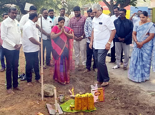 ரூ.2.70 கோடியில் சாலை அகலப்படுத்தும் பணி தொடக்கம்