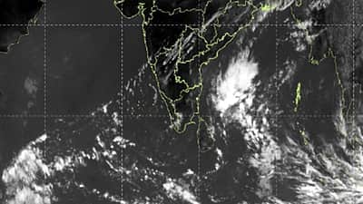 வங்கக்கடலில் நீடிக்கும் காற்றழுத்த தாழ்வு நிலை! எங்கெல்லாம் மழை! 