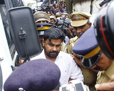 போதிய ஆதாரம் இல்லை! நடிகை பாலியல் வன்கொடுமை வழக்கில் நடிகர் திலீப் விடுதலை!!