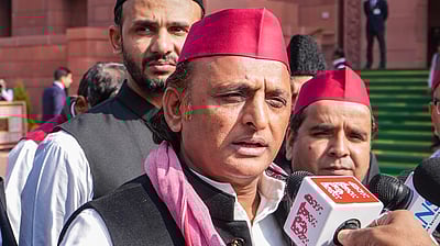 சுதந்திரப் போராட்டத்தில் பங்கேற்காதவர்களுக்கு வந்தே மாதரத்தின் முக்கியத்துவம் எப்படி புரியும்? அகிலேஷ்